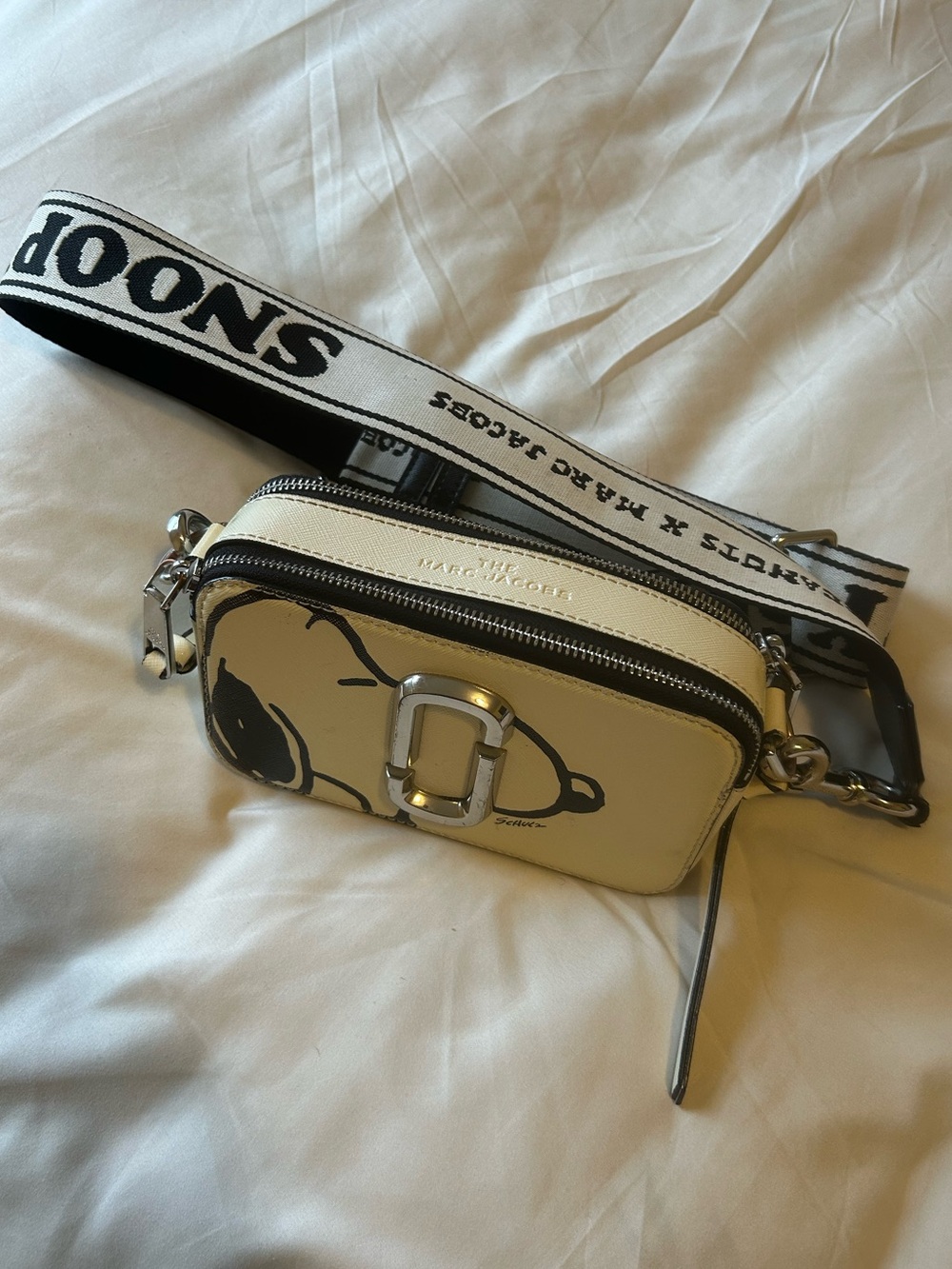 Marc Jacobs White Snoopy Snapshot Camera Bag with Black Accents - Picture 3 of 3